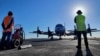 هواپیماهای نظامی برای ارزیابی خسارات ناشی از سونامی به سوی تونگا پرواز کردند