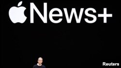 El director general de Apple Tim Cook durante la presentación de Apple News +