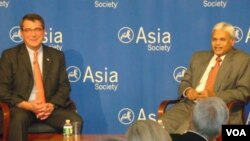 美國國防部副部長卡特(左)談美國再平衡亞洲戰略 