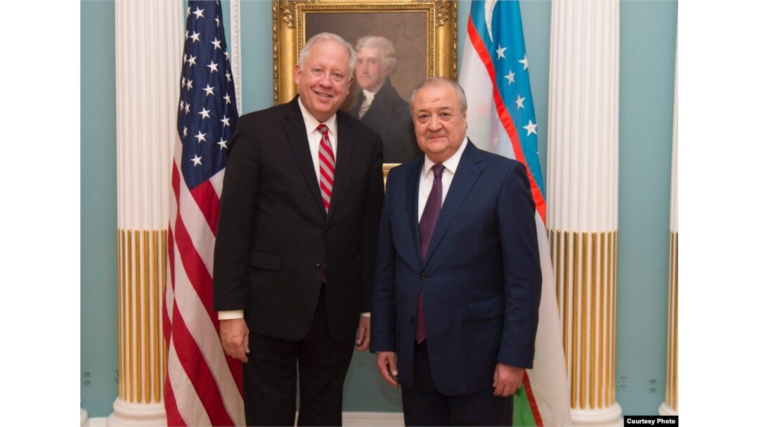 AQSh Davlat kotibining Siyosiy masalalar bo'yicha muovini Tomas Shennon va O'zbekiston Tashqi ishlar vaziri Abdulaziz Komilov, Vashington, 17-yanvar, 2018