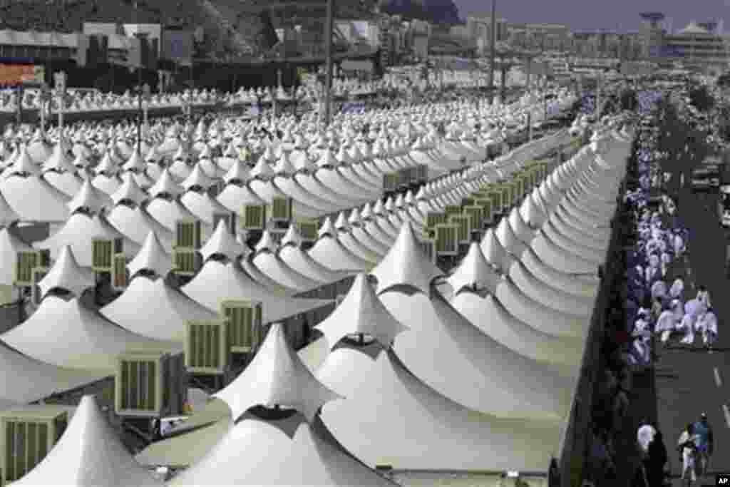 Des milliers de tentes abritent les pèlerins à Mina, près de la Mecque