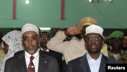 Somalia's President Sheikh Sharif Ahmed (R) and Speaker of the Parliament Sharif Hassan Sheikh Adan attend the National Constituent Assembly meeting in the capital Mogadishu, July 25, 2012. 