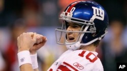 Eli Manning ຜູ້ແກວ່ງໝາກບານ ຫລື quarterback ຂອງທີມ Giants ສະແດງປະຕິກິລິຍາ ຫລັງຈາກເກມສິ້ນສຸດລົງ. ແລະຊະນະ Super Bowl.
ວັນທີ 6 ກຸມພາ 2012.