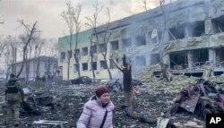 زایشگاه و بیمارستان کودکان در ماریوپل پس از حمله هوایی روسیه - ۹ مارس ۲۰۲۲