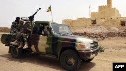 Tentara Mali melakukan patroli di Kidal, Mali utara (foto: dok).