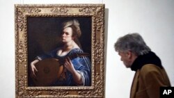 "Autoportrait en tant que joueur de luth" de la peintre italienne du 17e siècle Artemisia Gentileschi au musée du Palace Braschi à Rome.
