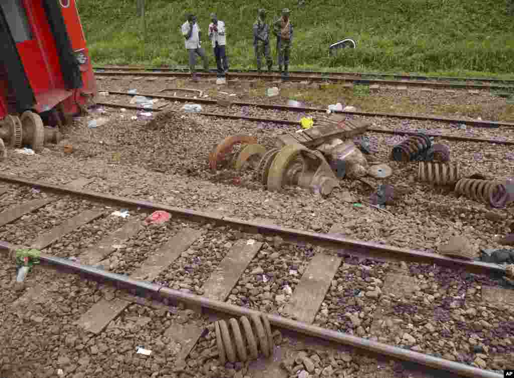 Hotunan wani jirgin kasa dake dauke da mutane a lokacin ya na kan hanyarsa ta zuwa &nbsp;biranen Yaunde &nbsp;daga da Douala. Wanda ya yi hadari ya halaka mutane sama da mutane 70. Oktoba 21, 20106