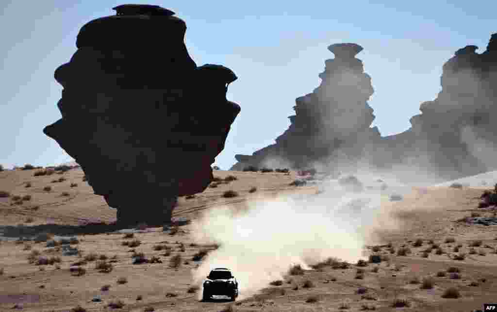 Mini&#39;s Argentinian drivers Orlando Terranova and co-driver Bernardo Grue compete during the Stage 3 of the Dakar 2020 around Neom, Saudi Arabia.