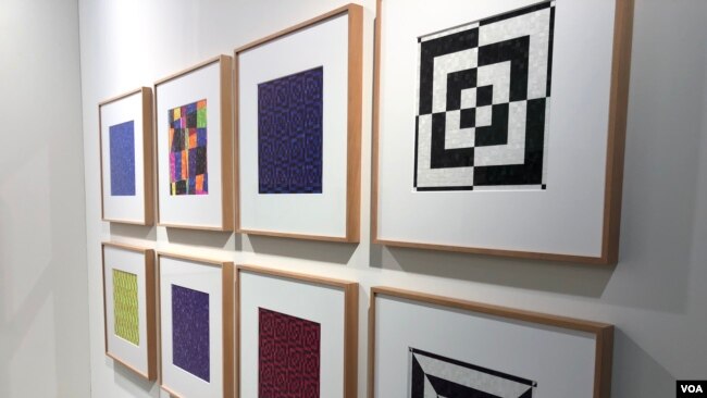 La serie "Neornithes" del mexicano Gabriel de la Mora exhibida en la galería de Proyectos Monclova de Art Basel 2019 (Foto: Antoni Belchi)