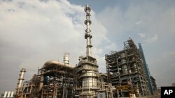 A general view of the Guru Gobind Singh oil refinery near Bhatinda in the northern Indian state of Punjab, April 27, 2012.
