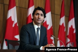 DOSSIER - Le Premier ministre canadien Justin Trudeau prend la parole lors d'une conférence de presse à Ottawa, Canada, le 12 janvier 2022. (Photo de Dave Chan / AFP)