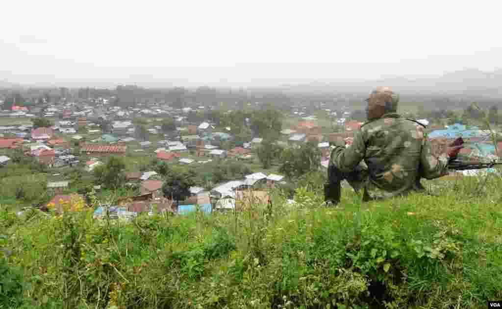 M23 rebels near the town of Bunagana, Democratic Republic of the Congo. (Nicolas Pinault/VOA)