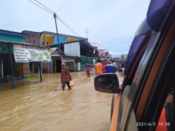 Banjir menggenangi wilayah Kabupaten Bima pasca bendungan di 4 kecamatan meluap pada 3 April 2021. (Foto: Courtesy/BPBD Kabupaten Bima)