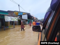 Banjir menggenangi wilayah Kabupaten Bima pasca bendungan di 4 kecamatan meluap pada 3 April 2021. (Foto: Courtesy/BPBD Kabupaten Bima)