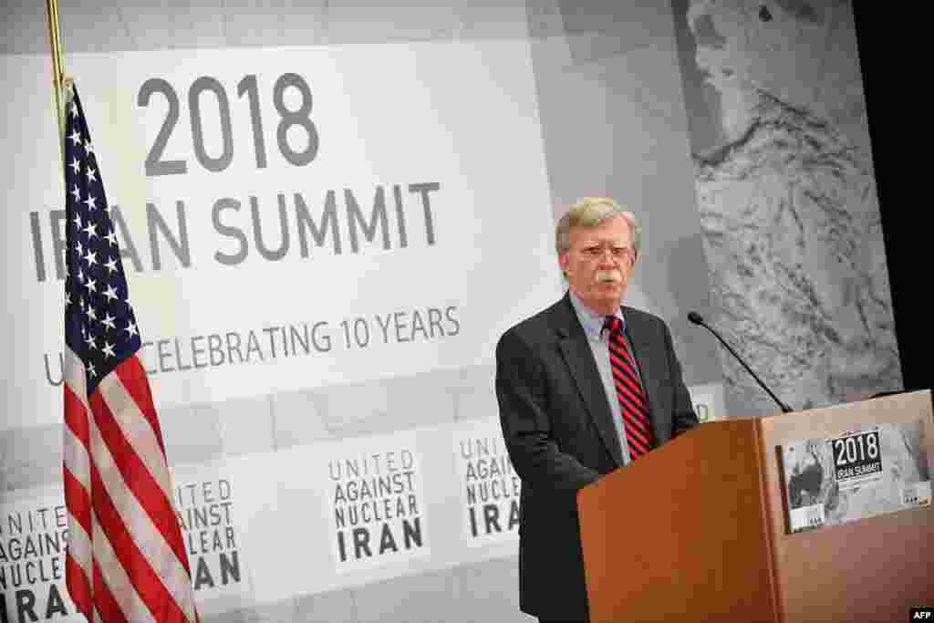 سخنرانی جان بولتون، مشاور امنیت ملی کاخ سفید در نشست اتحاد علیه ایران هسته‌ای در نیویورک. بولتون به ایران هشدار داد که هرگونه اقدام علیه آمریکا و منافع آن با واکنش تند مواجه خواهد شد.