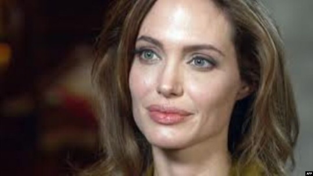 Angelina Jolie Yönetmenliğe Soyundu