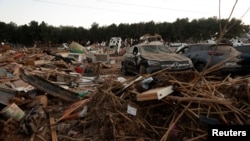 Hampir sebulan setelah banjir bandang, mobil-mobil yang rusak dikumpulkan di pinggiran kota di Paiporta, Valencia, Spanyol, 28 November 2024. (Eva Manez/REUTERS)