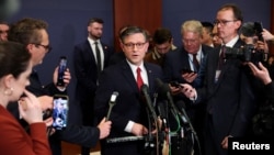 گفت‌وگوی مایک جانسون و خبرنگاران در روز سوم مارس