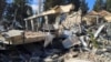 Sebuah bangunan restoran di Baalbek, Lebanon, tampak hancur akibat serangan Israel dalam foto yang diambil pada 4 November 2024. (Foto: Reuters/Maher Abou Taleb)