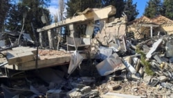 Sebuah bangunan restoran di Baalbek, Lebanon, tampak hancur akibat serangan Israel dalam foto yang diambil pada 4 November 2024. (Foto: Reuters/Maher Abou Taleb)