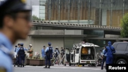 Seorang pria ditangkap di Tokyo pada Sabtu (19/10) pagi setelah diduga melempar sejumlah bom bensin ke markas partai berkuasa. (Foto: Ilustrasi/Kyodo via Reuters)