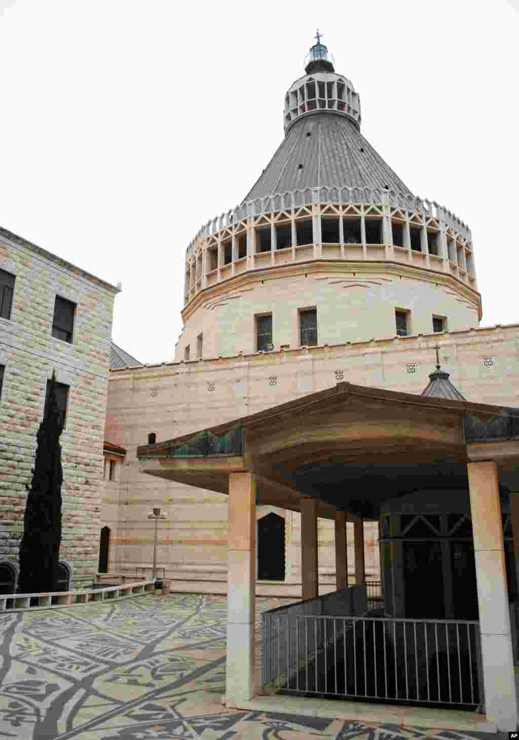 Basilica of the Annunciation. (VOA - M. Lipin)