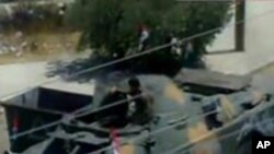 시위 진압에 출동한 시리아 군 차량