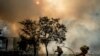 Petugas pemadam kebakaran berjuang melawan kebakaran Boyles di Clearlake, California, Minggu, 8 September 2024. (Noah Berger/AP)