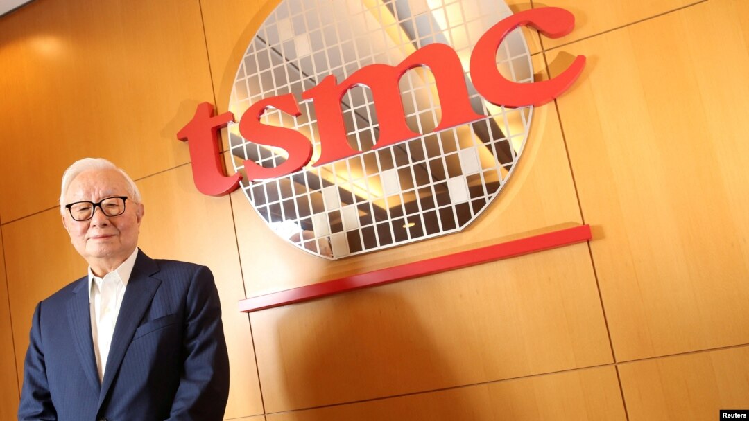 FOTO FILE: Pimpinan Perusahaan Manufaktur Semikonduktor Taiwan (TSMC) Morris Chang saat wawancara dengan Reuters di Hsinchu, Taiwan 5 Oktober 2017. (REUTERS/Eason Lam/File)