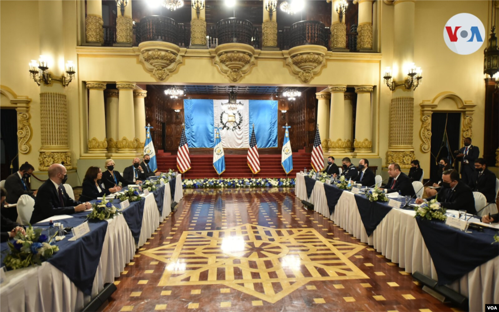 Reunion en el Palacio Nacional, sede del Gobierno de Guatemala. Foto: Presidencia de Guatemala.