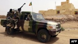 Une patrouille de l’armée malienne à Kidal, Mali, 29 juillet 2013.