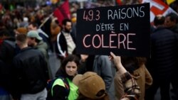 Le gouvernement français face à deux motions de censure