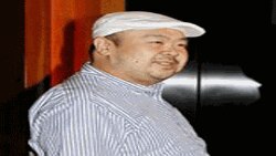 Kim Jong-nam kehilangan posisinya sebagai calon pengganti ayahnya, setelah ketahuan mencoba membelot ke Jepang.