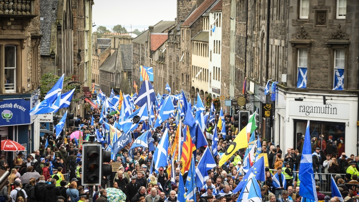 Thousands in Scottish Capital March for Independence