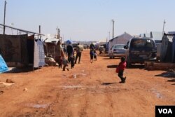 Many displaced people in Idlib don’t have enough food, water or heat on March 3, 2021 in Idlib, Syria. (Mohammad Daboul/VOA)