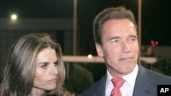 Former California Governor Arnold Schwarzenegger and wife Maria Shriver (file photo)