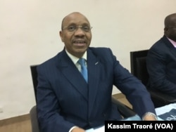 Oumar Ibrahim Touré, commissaire a la sécurité alimentaire du Mali à Bamako, le 17 décembre 2017. (VOA/Kassim Traoré)