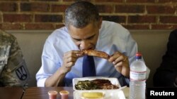 Obama impulsa un programa en el que a través de las peluquerías se impulsará a los padres a invlucrarse más en la educación de los hijos.