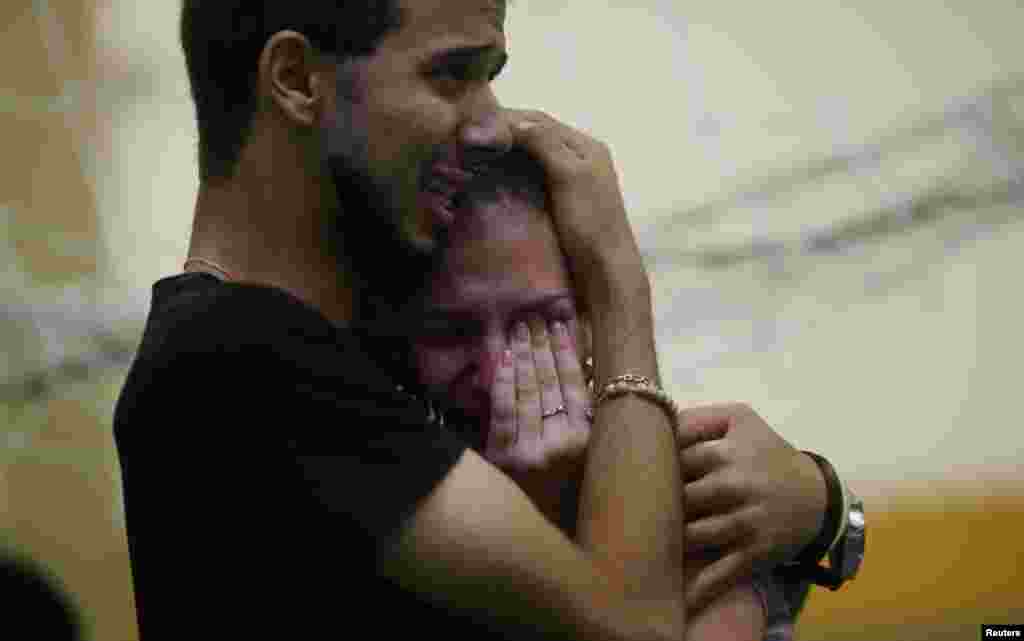 Relatives of victims of the fire at Boate Kiss nightclub attend a collective wake in the southern city of Santa Maria, 187 miles (301 km) west of the state capital Porto Alegre, Brazil, January 27, 2013. The nightclub fire killed at least 232 people.