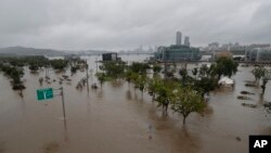 Sungai Han meluap akibat hujan deras berhari-hari di Seoul, Korea Selatan, 9 Agustus 2020. (Foto: dok).