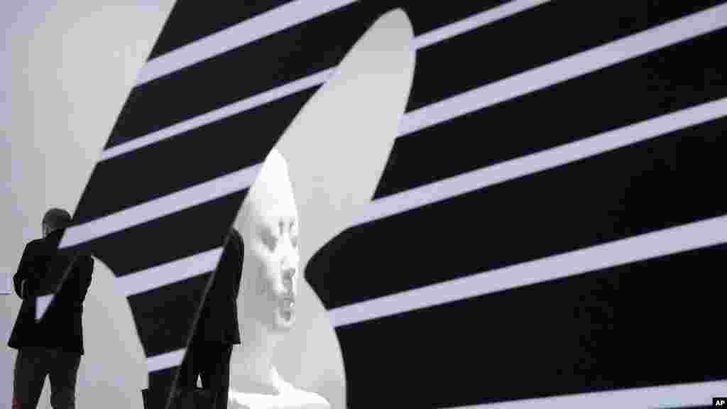 ሆንግ-ኮንግ ኣብ ኣህጉር ኤስያ ዝዓበየ ምርኢት ስነ-ጥበብ ተአንግድ - መጋቢት 25, 2016