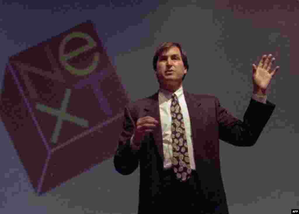 Steve Jobs of Next Computer Inc. gestures during his key-note speech opening the Unix Expo at the Javits Convention Center in New York City Oct. 30, 1991. (AP Photo/Dick Drew)