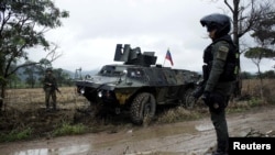 Soldados colombianos montan guardia durante una operación militar en la frontera con Venezuela en Cúcuta, Colombia. Foto de archivo.