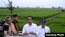 Presiden Joko Widodo di Tegal Jawa Tengah, Senin 15 Januari 2018, berharap kerjasama antara pemerintah dan DPR akan semakin baik dibawah kepemimpinan Bambang Soesatyo. (Foto: Biro Pers Istana)