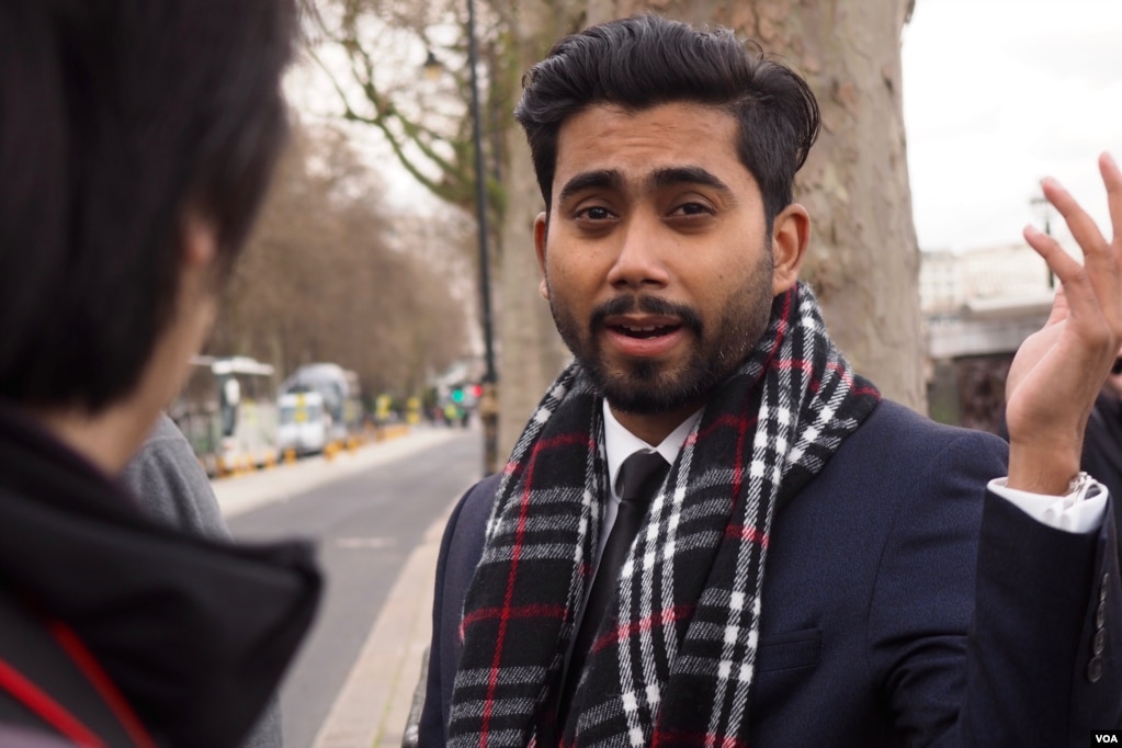 Tawhid Tanim, an eyewitness to the incident tells VOA “It was quite loud. Three loud bang, bang, bang and then all of a sudden we could see on the road people started running like crazy.” (Photo: R. James / VOA) 