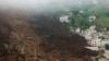 Una vista muestra el sitio de un deslizamiento de tierra provocado por fuertes lluvias en Alausi, Ecuador, el 27 de marzo de 2023.