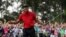 El golfista estadounidense Tiger Woods reacciona al ganar el Masters de Augusta el domingo, 14 de abril de 2019, en Augusta, Georgia.