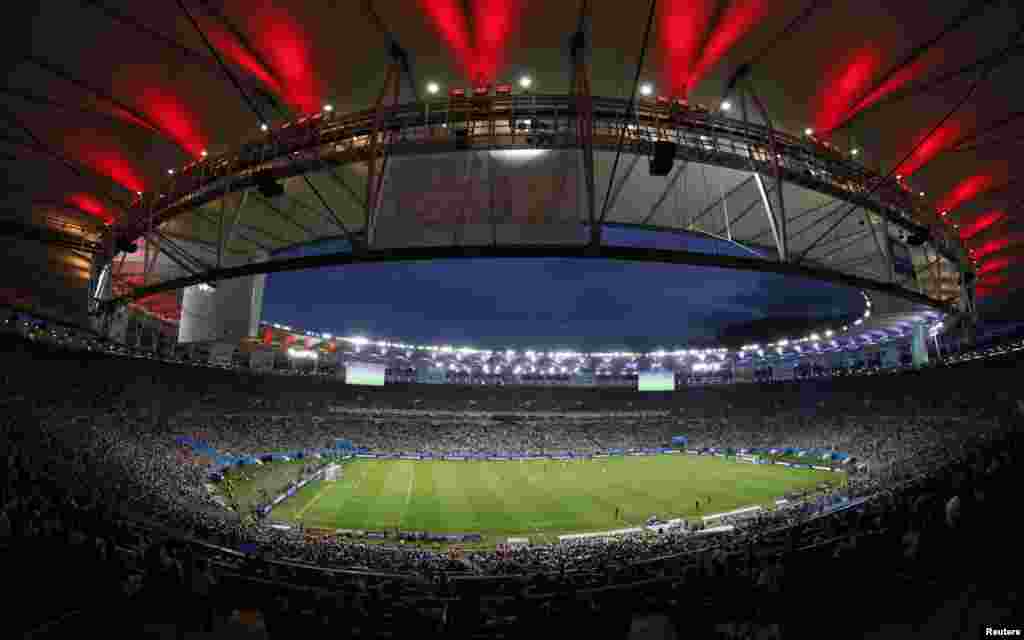 برازیل کے شہر ریو ڈی جنیرو میں فٹ بال ورلڈکپ کا فائنل ارجنٹینا اور جرمنی کے درمیان کھیلا گیا,&nbsp;اسٹیڈیم میں ستر ہزار شائقین موجود تھے
