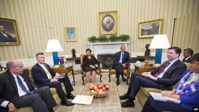 Tras reunirse con sus máximos asesores legales y policiales en la Casa Blanca este lunes, Obama dijo que planteará al pueblo estadounidense la serie de iniciativas que implementará para hacer más estrictas las leyes de control de armas.