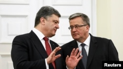 Петро Порошенко та президент Польщі Броніслав Коморовський, Варшава, 17 грудня 2014 р.